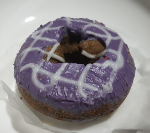 Ube Doughnut (Obsidian Soul, Wikimedia Commons)